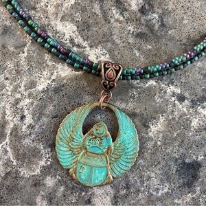💰 𝕊 𝕠 𝕝 𝕕 💰 Egyptian Scarab Pendant on Glass Seed Bead Necklace approx. 18"